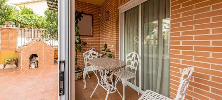 Adding Porch Enclosures To Your Home in Gravenhurst, ON